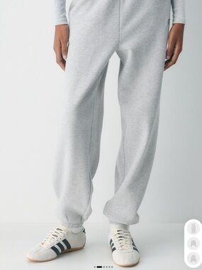 Aritzia Light Gray Relaxed Sweatfleece Joggers